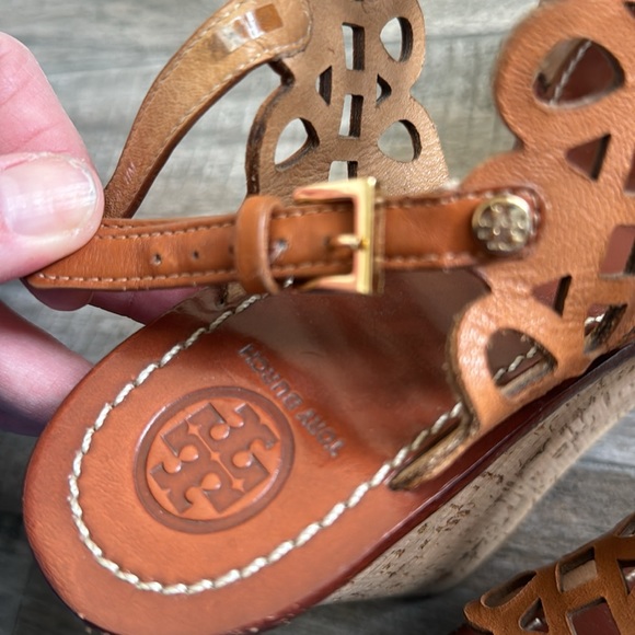 Tory Burch perforated brown cork wedge sandals. Size 11. - Picture 13 of 16